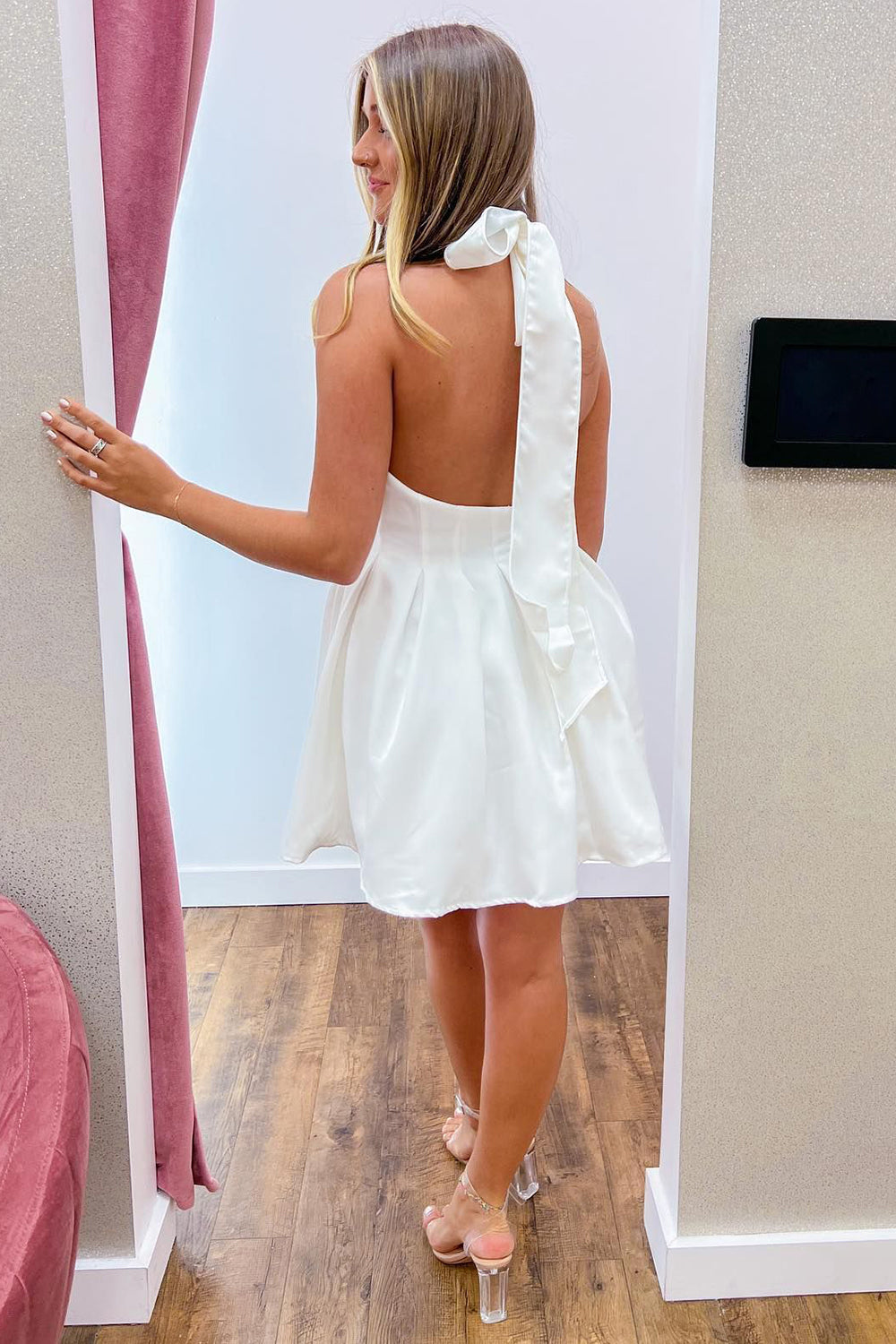 Misshow Simple White Halter Backless A-Line Short Homecoming Dress/Mini Dress