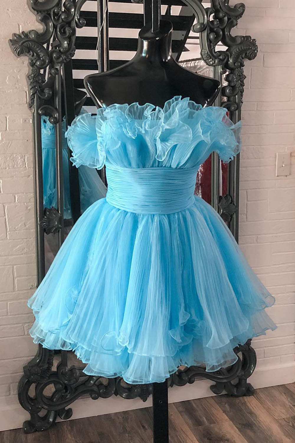 Misshow Simple White Strapless Tiered Tulle A-Line Short Homecoming Dress/Mini Dress