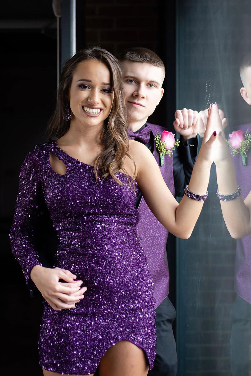 Misshow Sparkly Black Sequins One Shoulder One Sleeve Keyhole Tight Short Homecoming Dress/Mini Dress