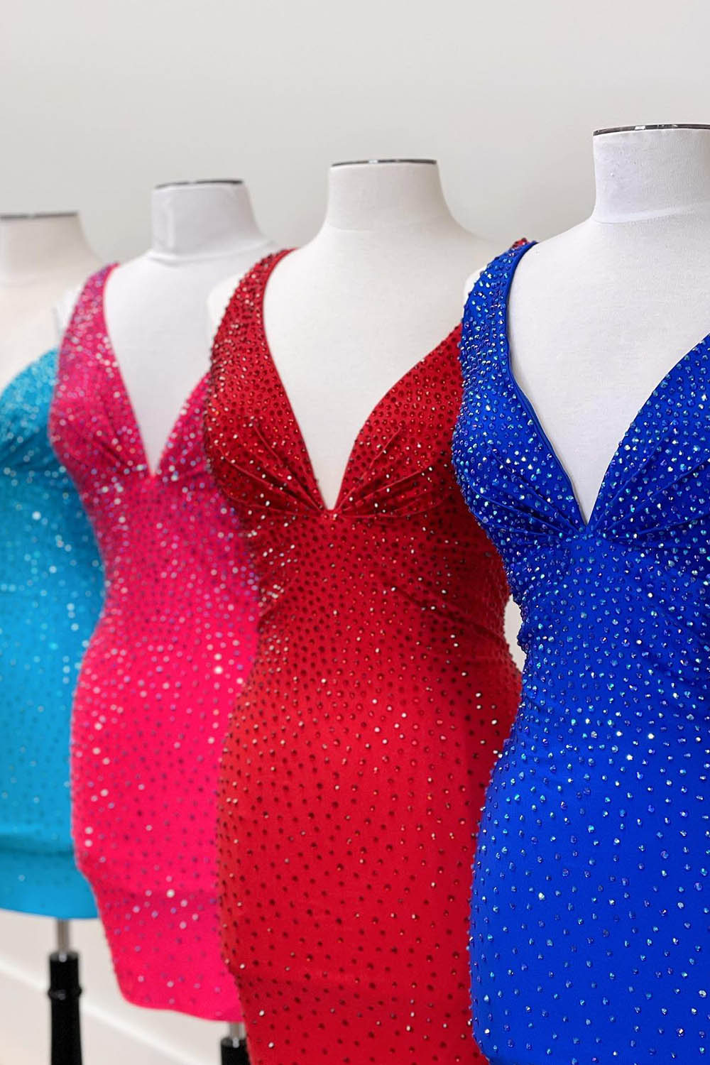 Misshow Sparkly Coral Beaded V-Neck Backless Tight Short Homecoming Dress/Mini Dress