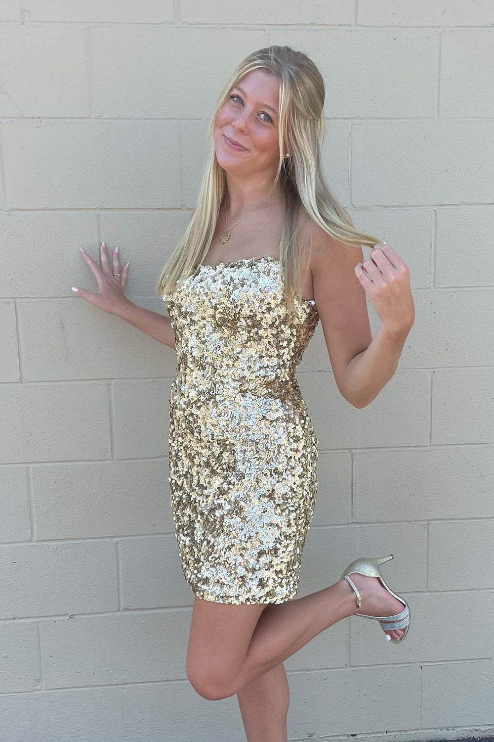 Misshow Sparkly Fuchsia Sequins Strapless Sleeveless Tight Homecoming Dress/Mini Dress