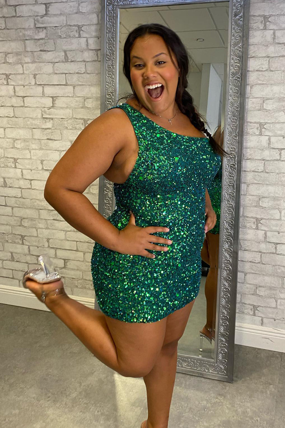 Misshow Sparkly Green Sequins One Shoulder Tight Short Homecoming Dress/Mini Dress