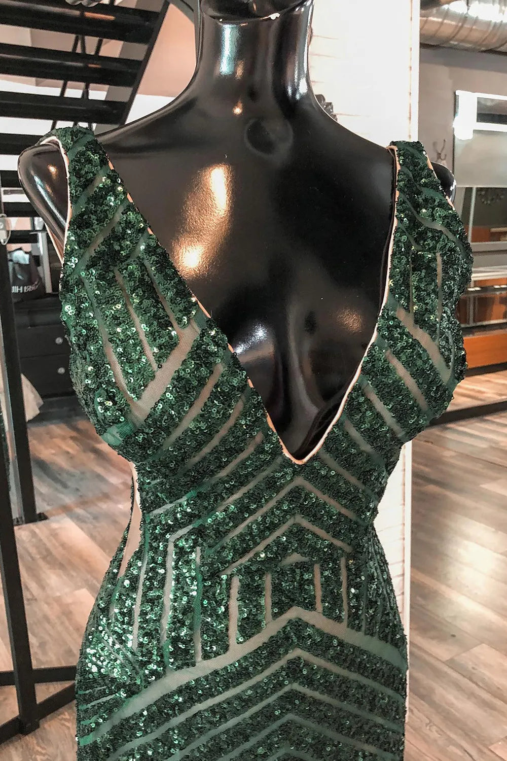 Misshow Sparkly White Sequins V-Neck Tight Homecoming Dress/Mini Dress