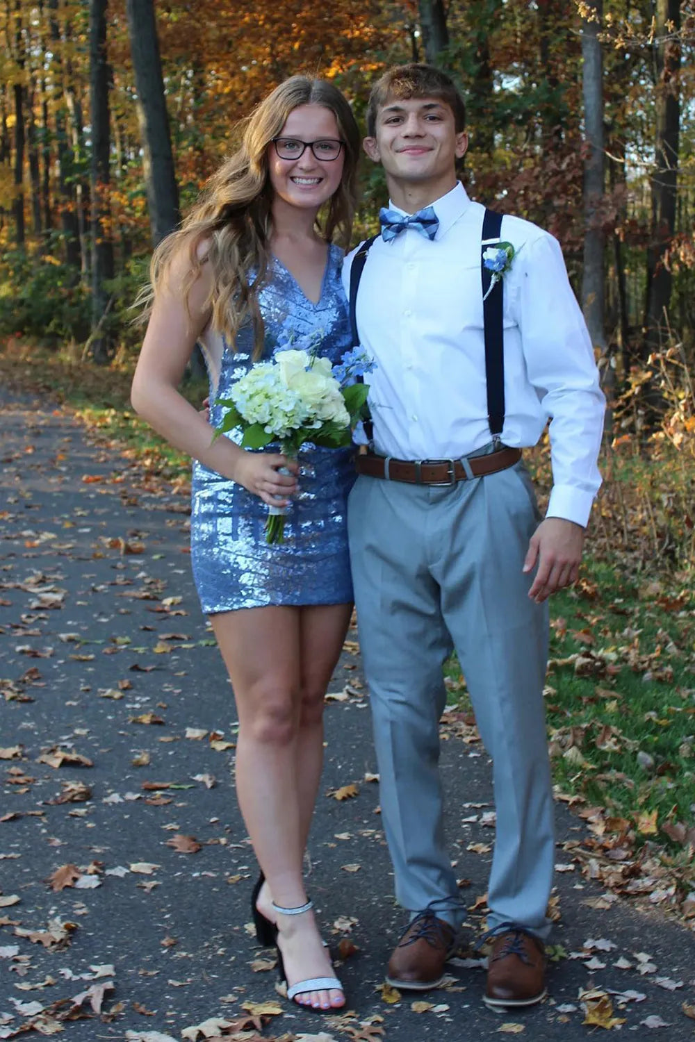 Misshow Sparkly White Sequins V-Neck Tight Homecoming Dress/Mini Dress