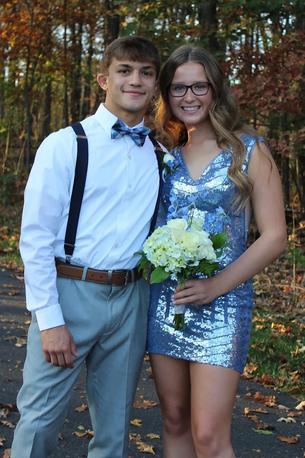 Misshow Sparkly White Sequins V-Neck Tight Homecoming Dress/Mini Dress