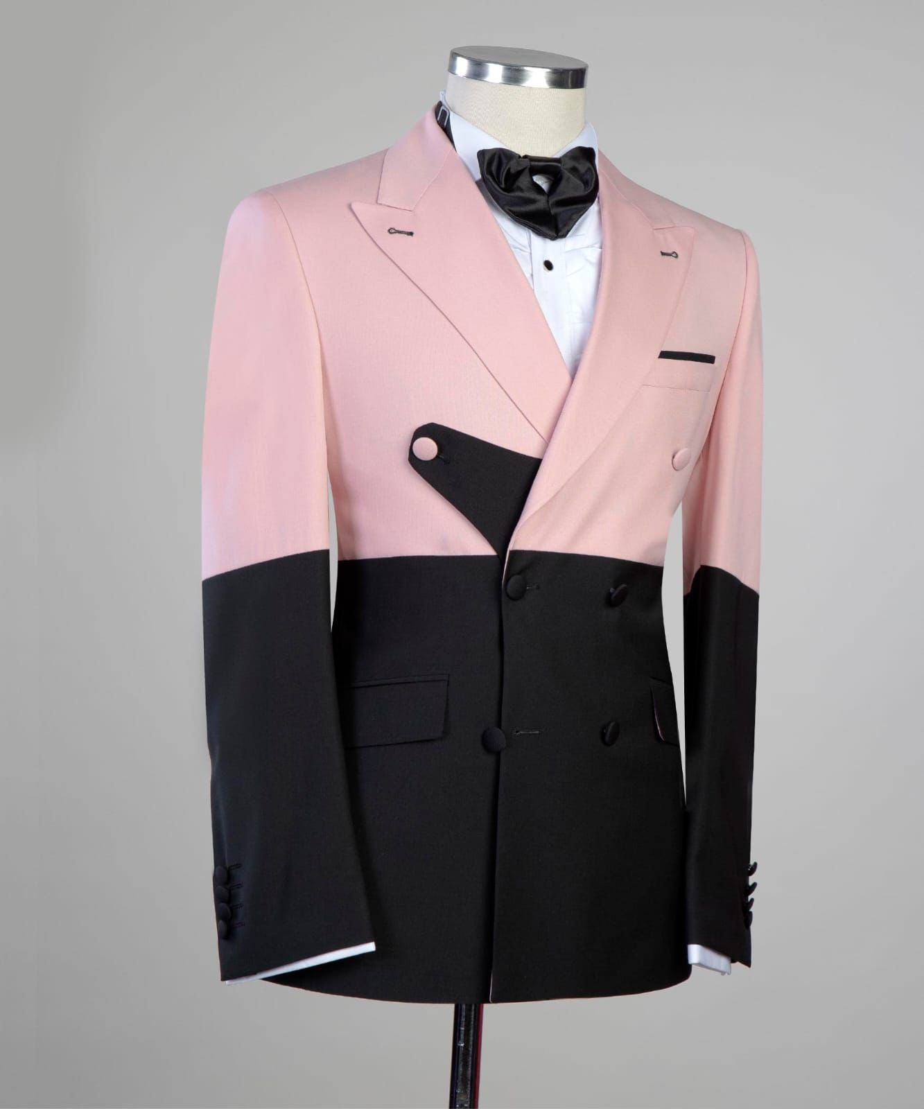 New Arrival Pink and Black Double-Breasted Peaked Lapel Men’s Prom Suit