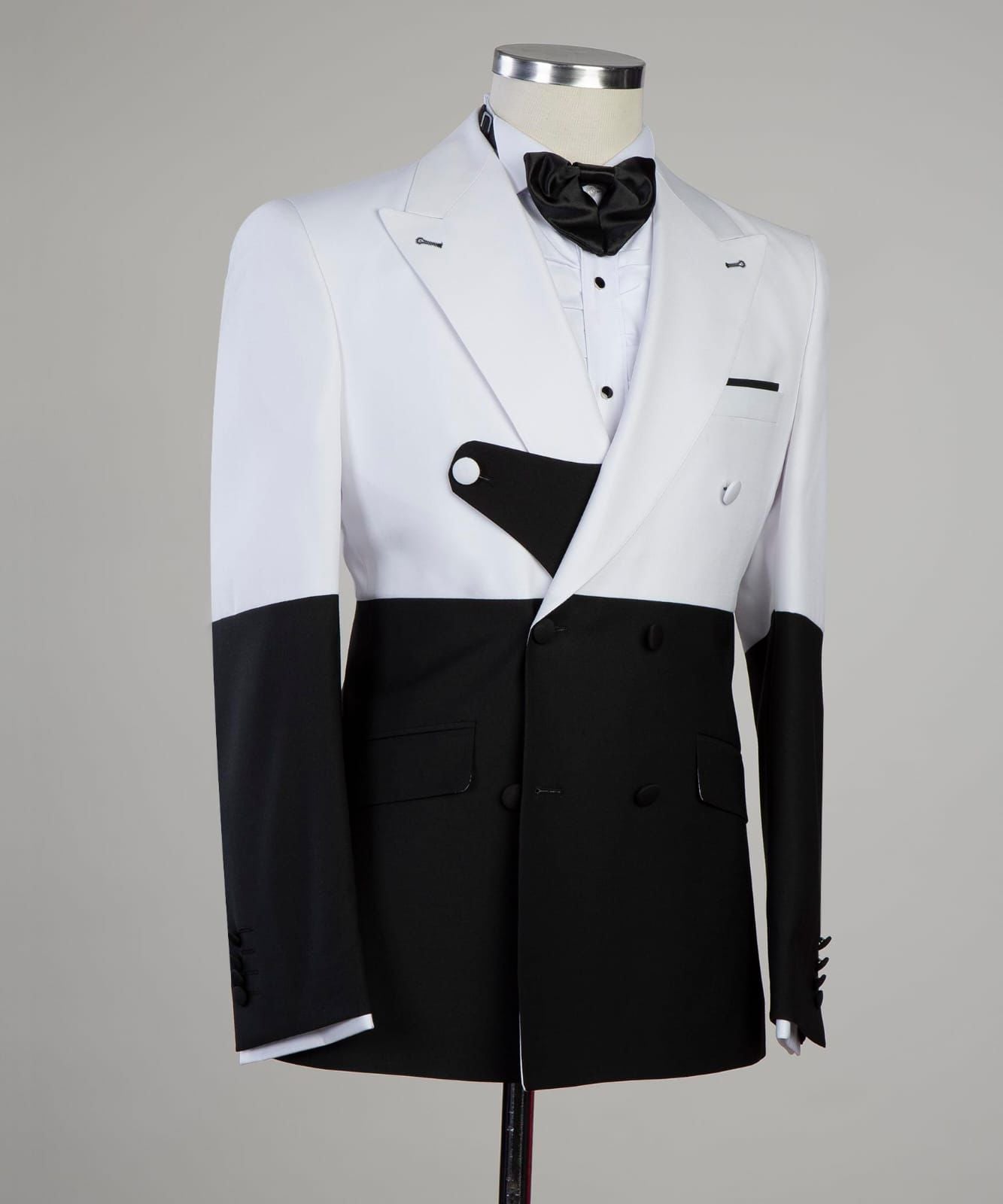 New Arrival White and Black Splicing Close Fitting Peaked Lapel Men’s Suit