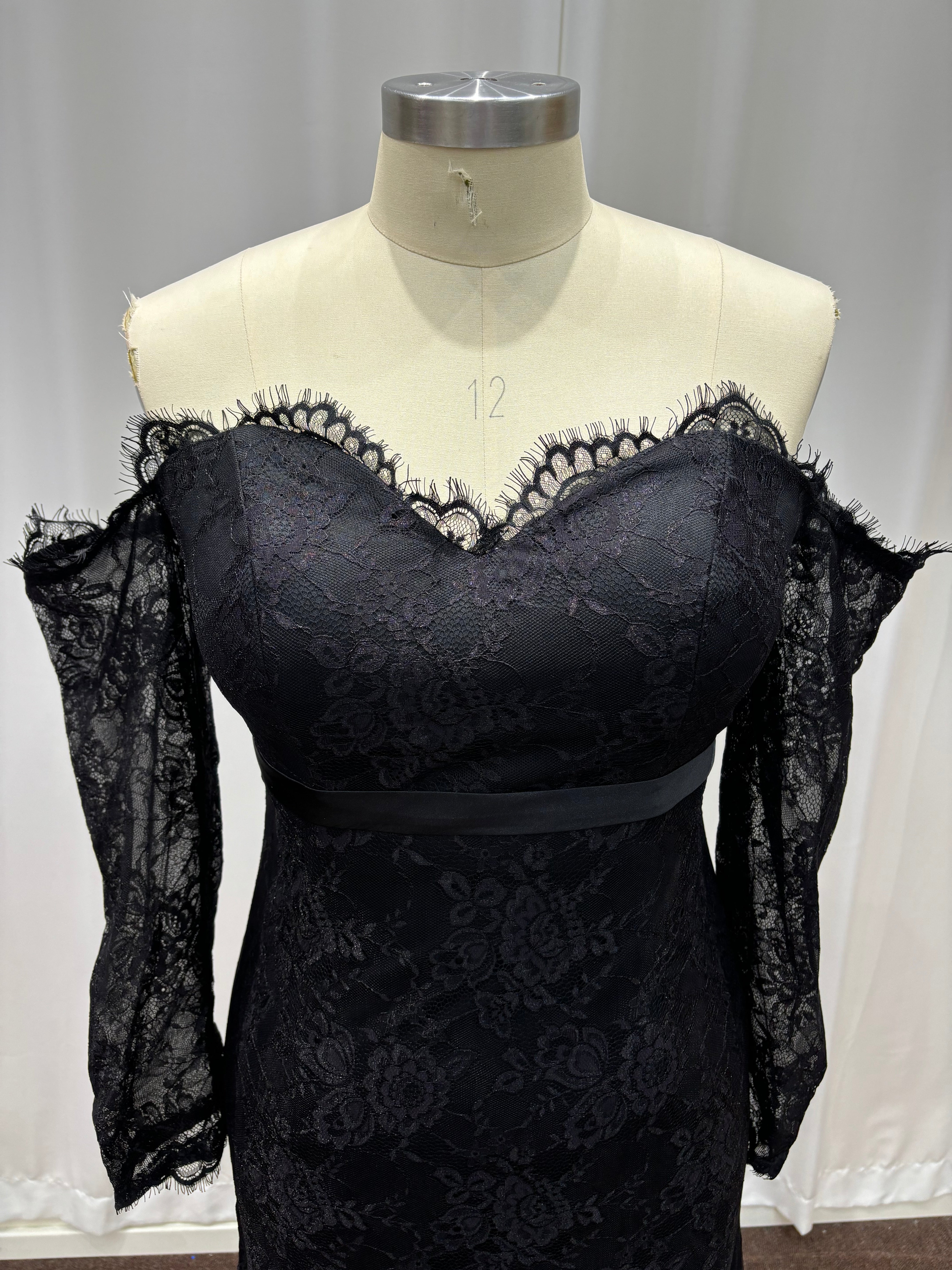 Noble Black Sweetheart Long-Sleeve Mermaid Lace Formal Dresses with Chapel Train