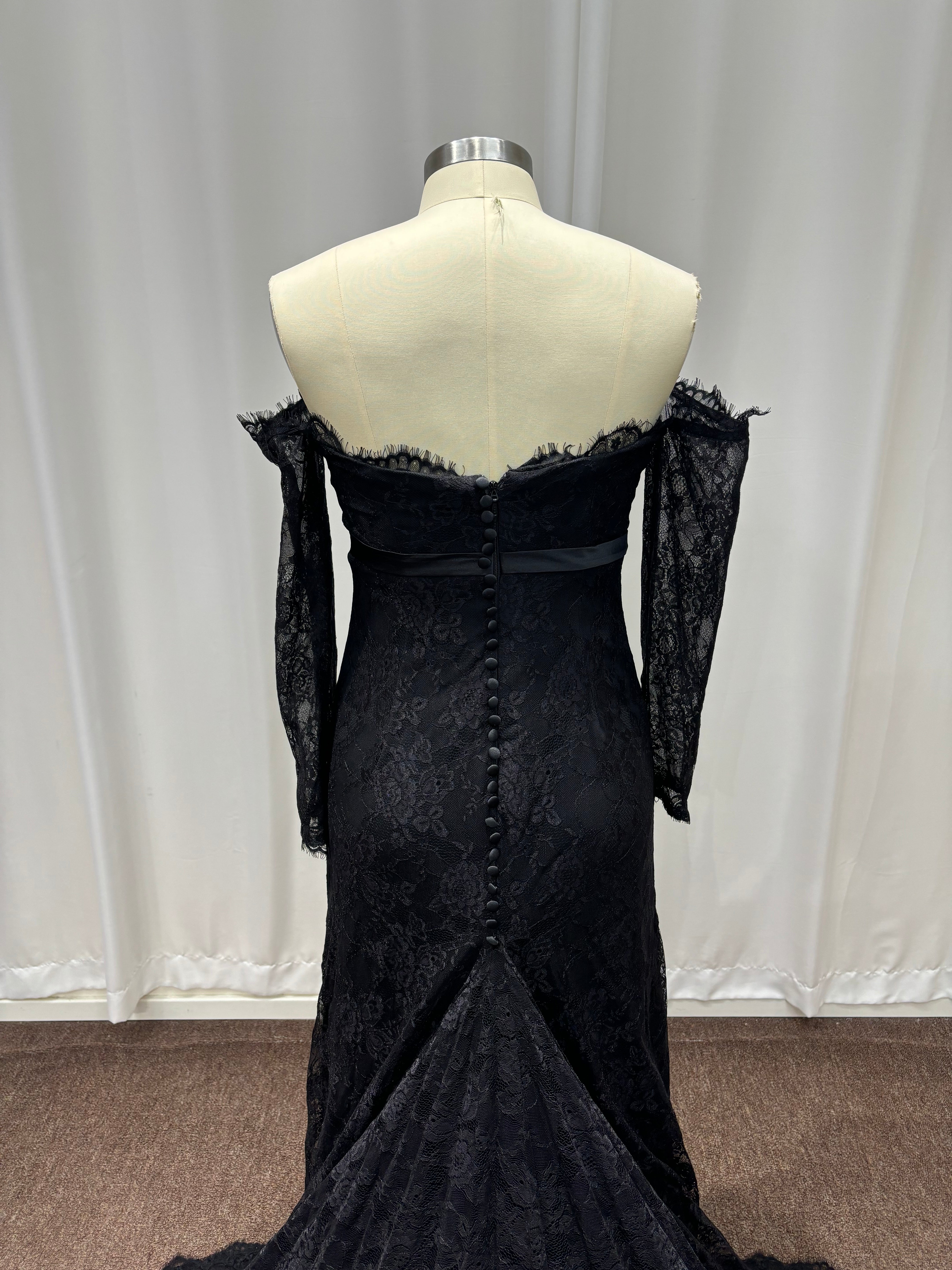 Noble Black Sweetheart Long-Sleeve Mermaid Lace Formal Dresses with Chapel Train