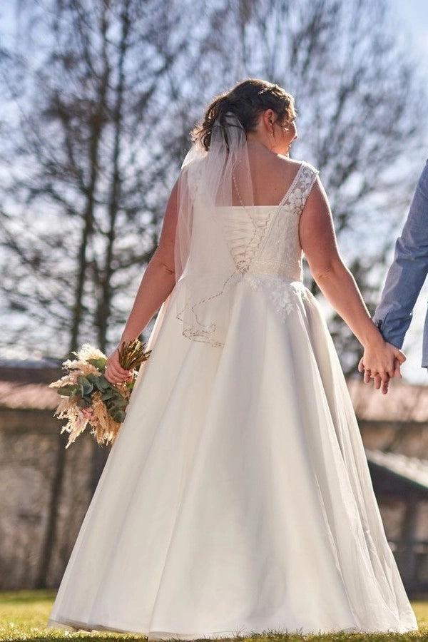 White v-neck applique ball gown wedding dress