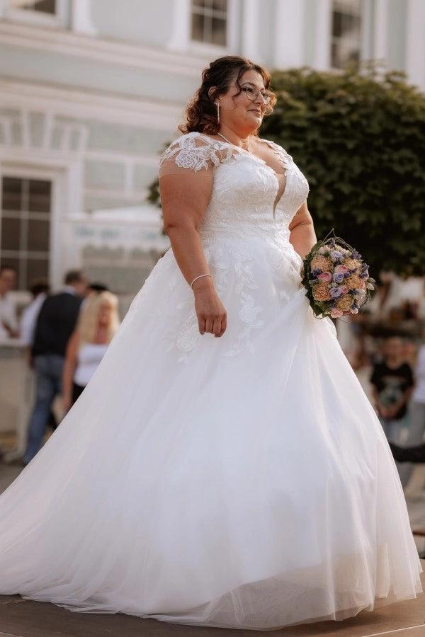 Plus Size White Ball Gown Wedding Dress Sweetheart Lace Cap Sleeves 3D Floral Corset Tulle Princess Bridal Gown with Chapel Train