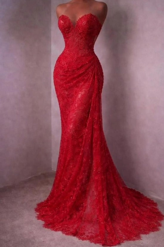 Red Lace Mermaid Evening Dress Strapless Sweetheart Corset Ruched Lace Overlay Formal Gown with Sweep Train