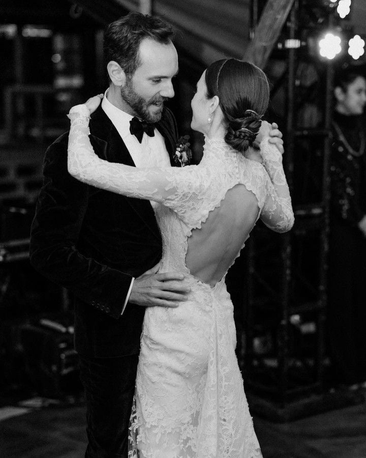 Romantic Long Mermaid White Lace Long Sleeves Backless Wedding Dress With Bridal Cape