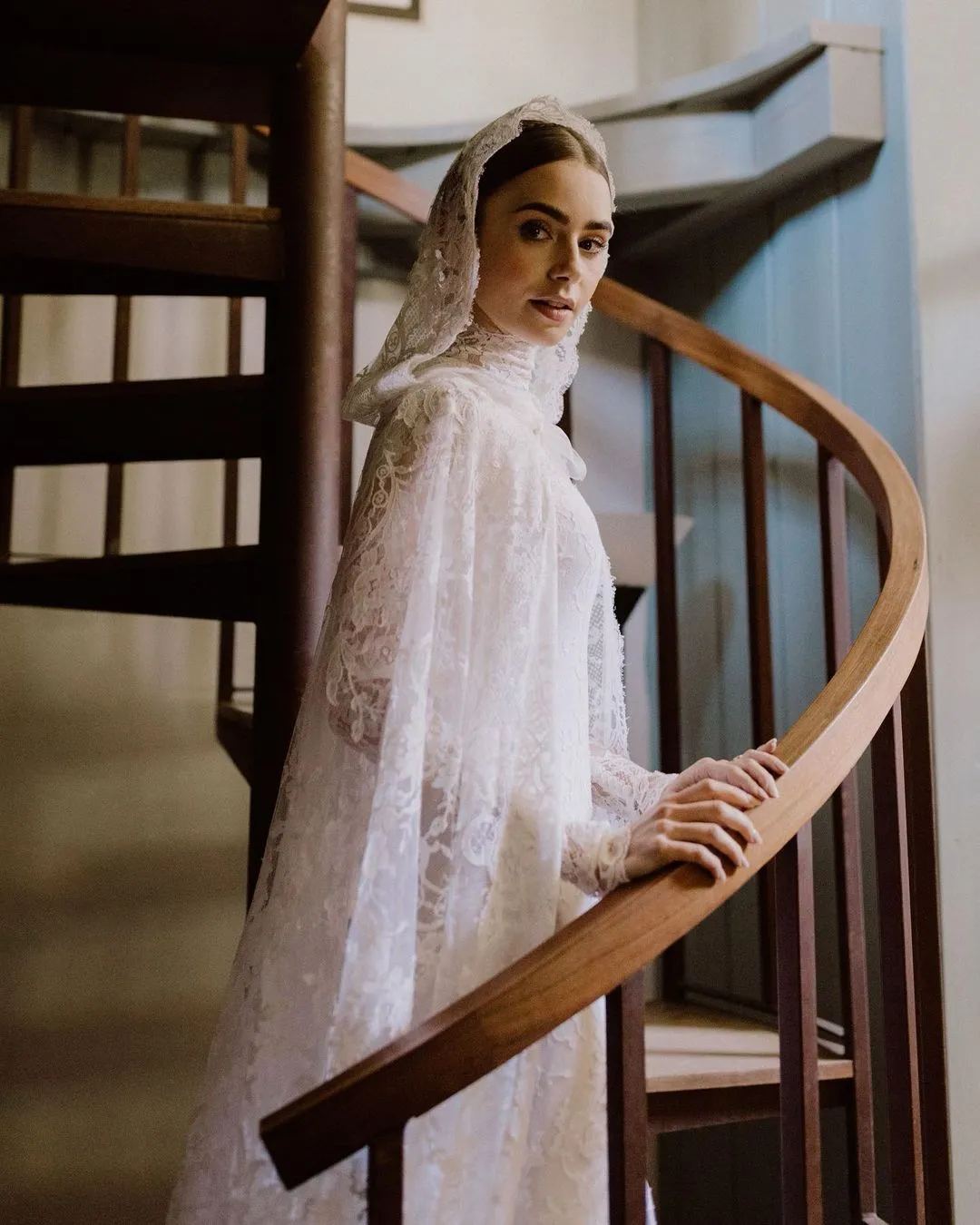 Romantic Long Mermaid White Lace Long Sleeves Backless Wedding Dress With Bridal Cape