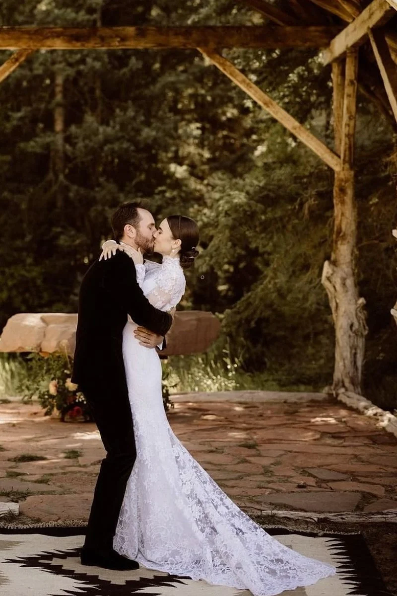 Romantic Long Mermaid White Lace Long Sleeves Backless Wedding Dress With Bridal Cape