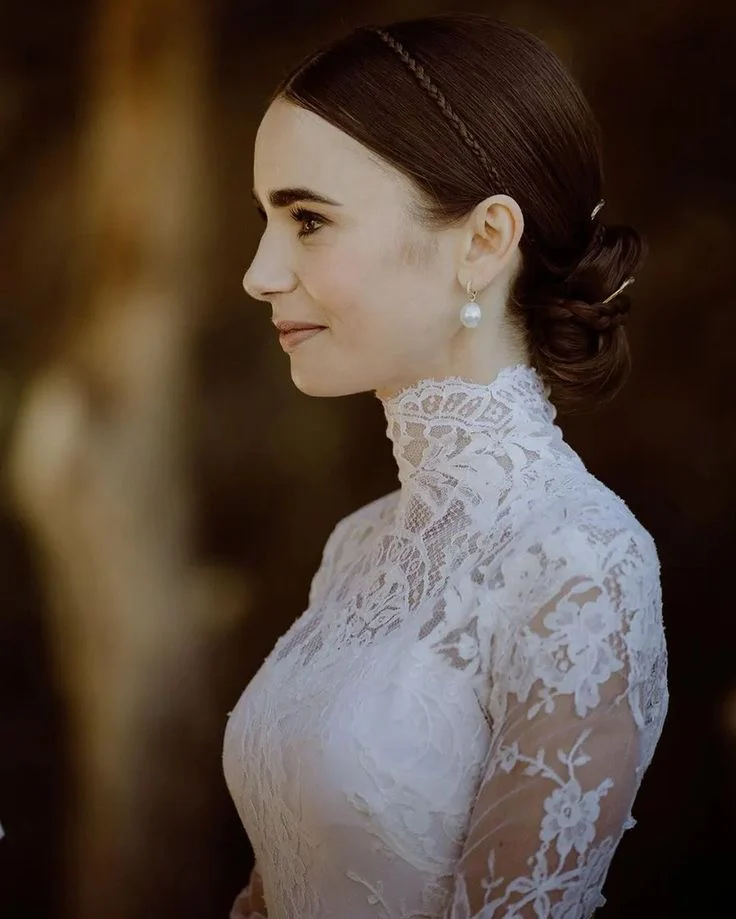 Romantic Long Mermaid White Lace Long Sleeves Backless Wedding Dress With Bridal Cape