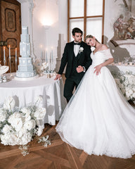 Romantic White Sweetheart Off-The-Shoulder Sequined Ball Gown Cathedral Train Tulle Wedding Dresses With Appliques
