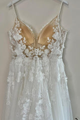 Romantic White Sweetheart Spaghetti Strap A-Line Sleeveless Lace Long Tulle Wedding Dresses With Appliques