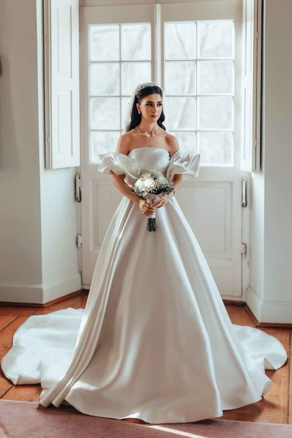 Romantic White A-Line Strapless Sleeveless Sweep Train Simple Satin Wedding Dresses