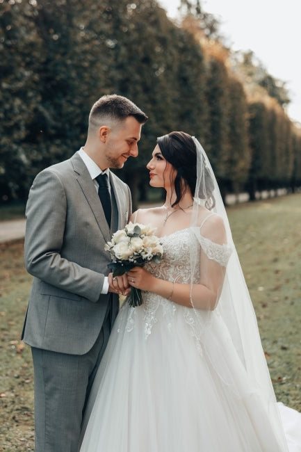 Romantic White Sweetheart Spaghetti Strap Off-The-Shoulder Sleeveless Lace Ball Gown Long Tulle Wedding Dresses With Appliques