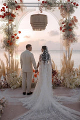 Romantic White V-Neck Lace A-Line Spaghetti Strap Sequined Sleeveless Watteau Train Long Tulle Wedding Dresses With Slit