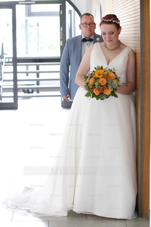 Simple White V-Neck Sleeveless A-line Wedding Dress with Rhinestones