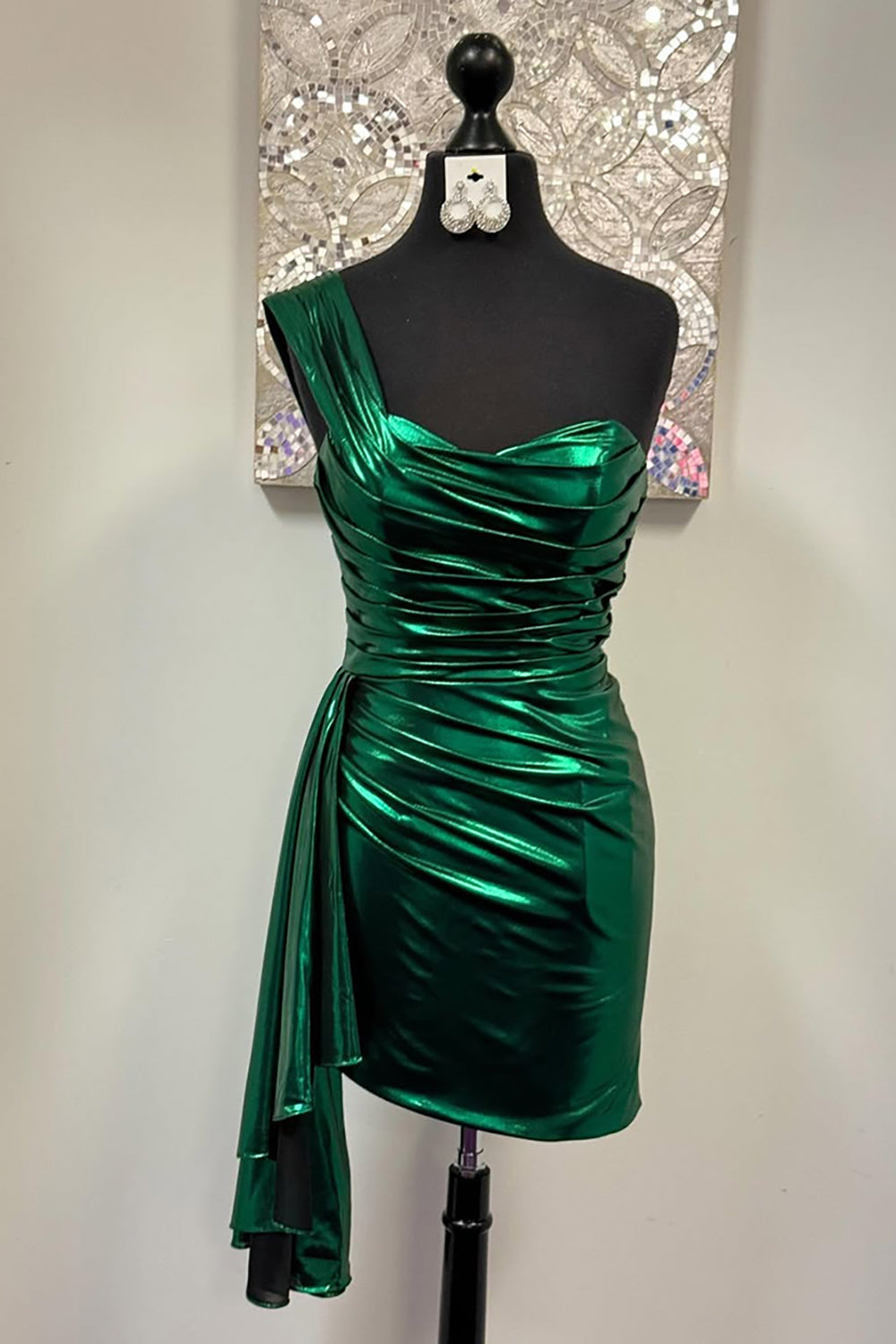 Sparkly Green Tight Ruched Short Metallic Homcoming Dress with Sash