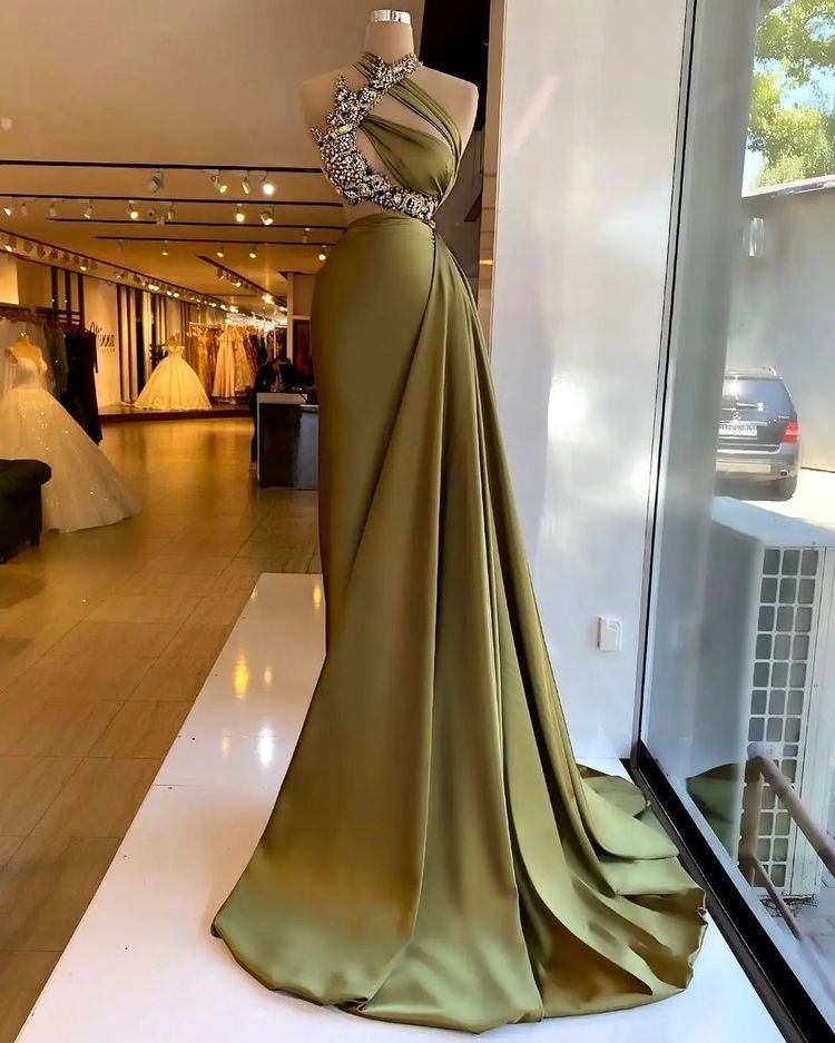 Stain Stunning Halter Beading Sleeveless Long Formal Dress With Ruffles