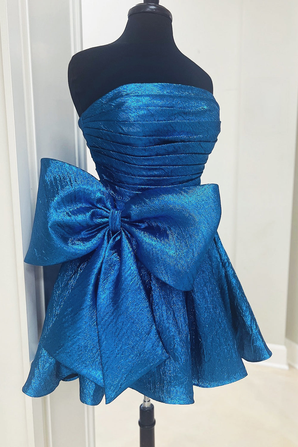 Strapless Iridescent Satin Ruched Oversized Bow Flared A-Line Homecoming Dress Mini