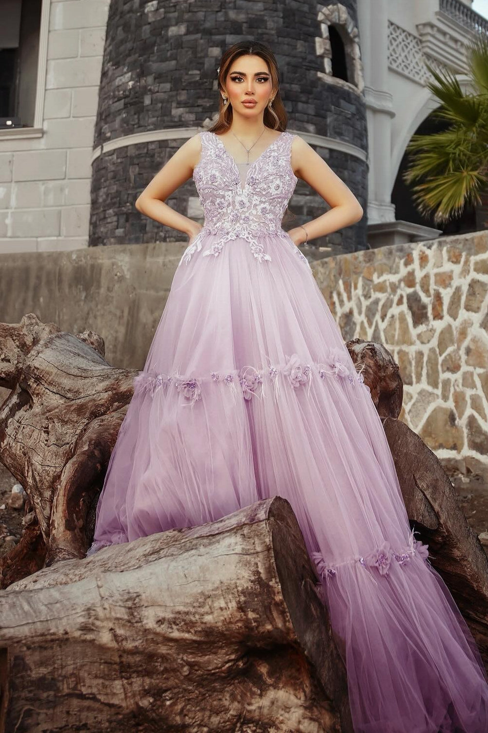 Stunning Lilac A-Line Spaghetti V-Neck Sleeveless Beaded Long Tulle Evening Dress With Appliques
