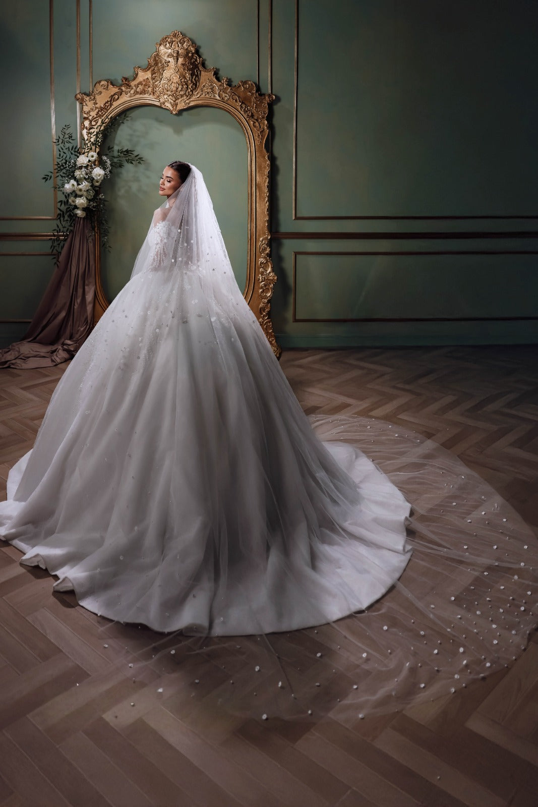 Stunning White Sweetheart Off-The-Shoulder Beaded Sequined Lace Long Sleeves Ball Gown Long Wedding Dresses