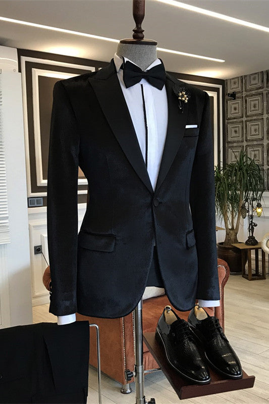 Stylish Black Peaked Lapel Velvet Prom Suit For Men