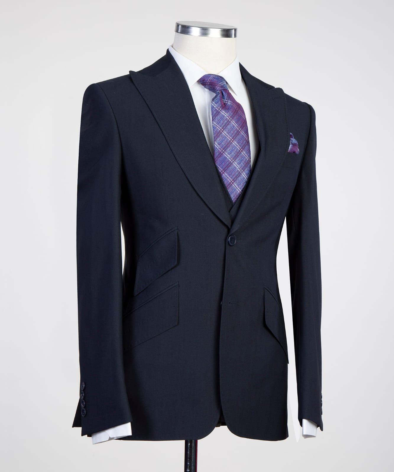 Stylish Dark Navy Three-Piece Peak Lapel Men’s Suits