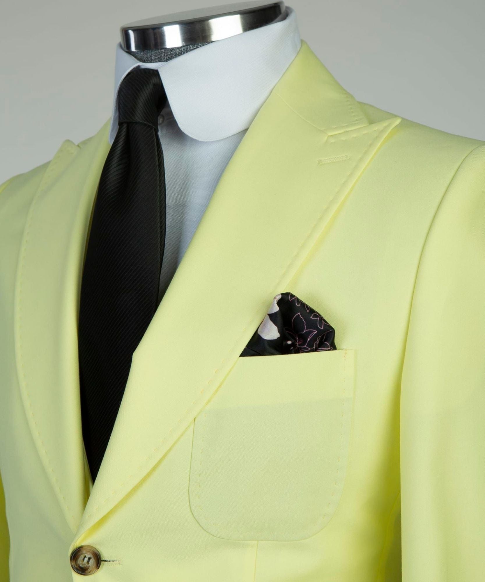 Stylish Light Yellow Peak Lapel Three-Piece Business Men’s Suits