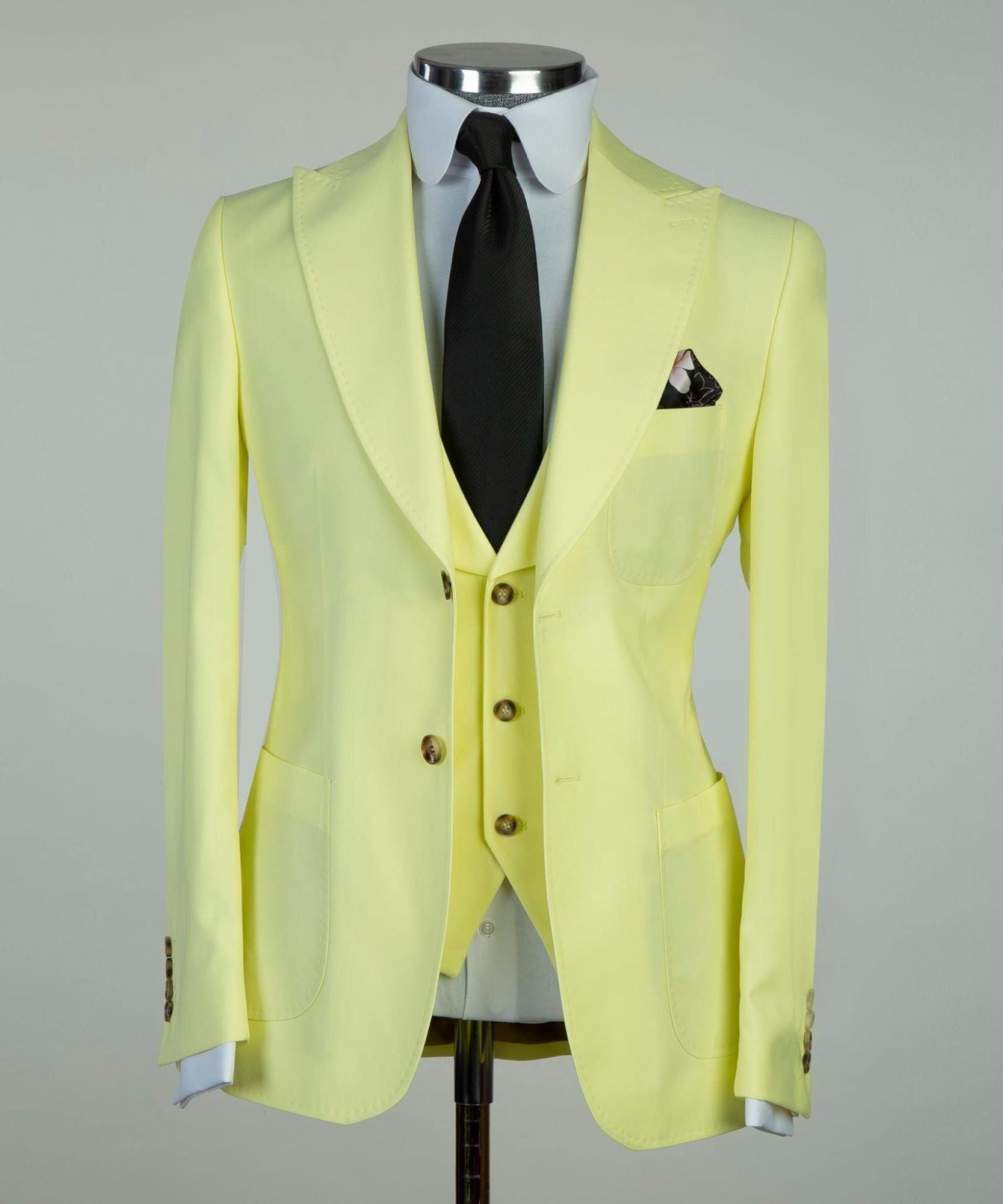 Stylish Light Yellow Peak Lapel Three-Piece Business Men’s Suits