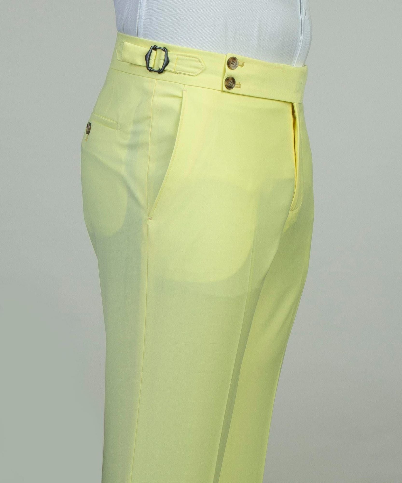 Stylish Light Yellow Peak Lapel Three-Piece Business Men’s Suits