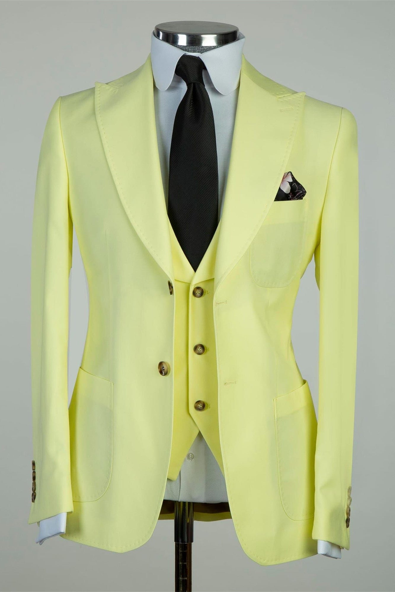 Stylish Light Yellow Peak Lapel Three-Piece Business Men’s Suits