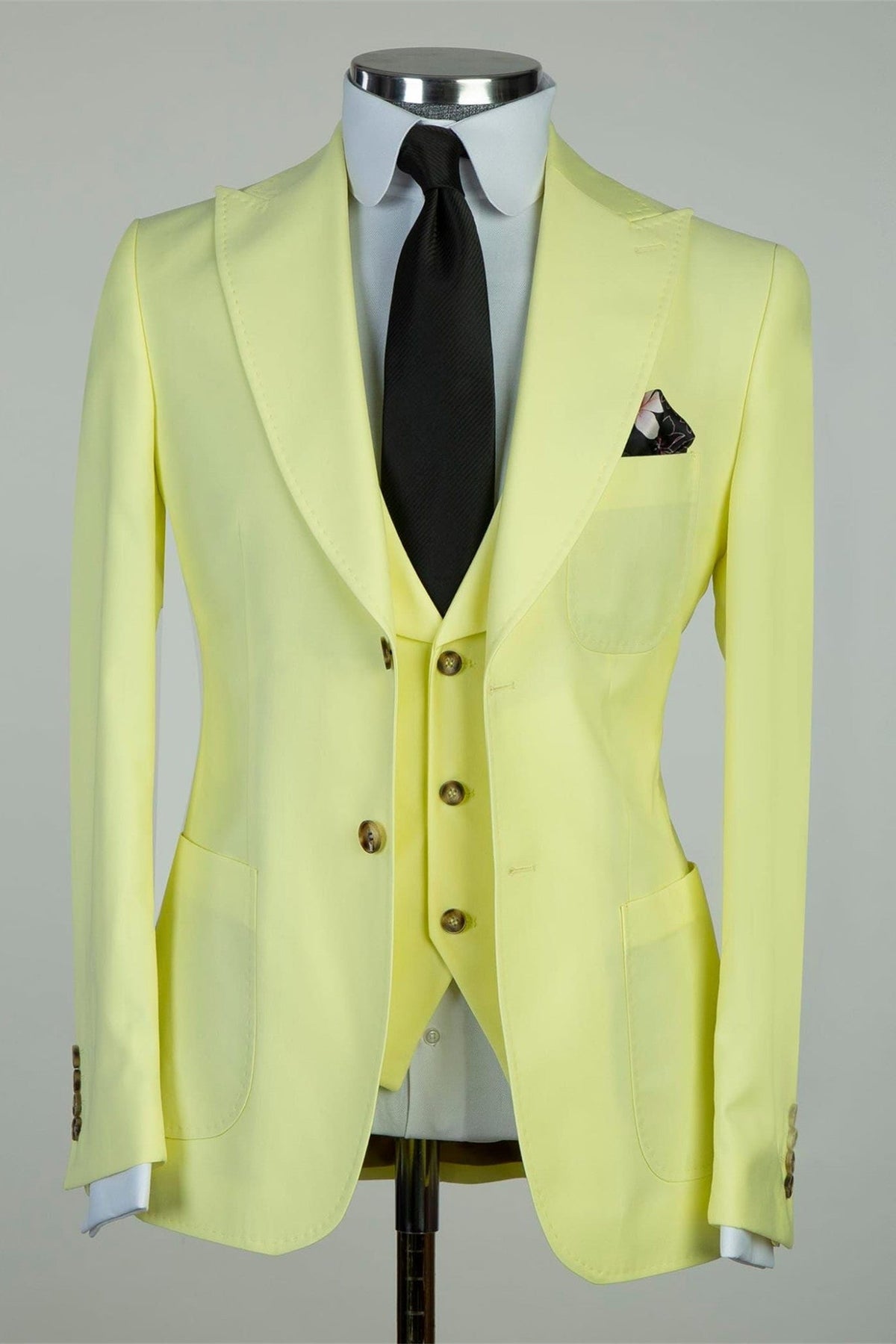 Stylish Light Yellow Peak Lapel Three-Piece Business Men’s Suits
