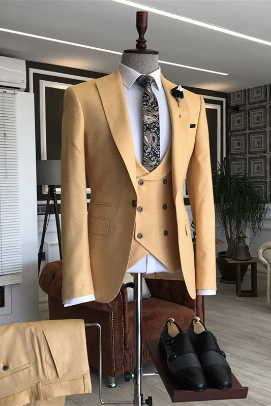 Stylish Mustard Peaked Lapel Three-Piece Prom Attire for Men
