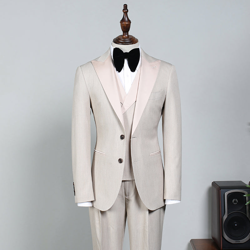 Stylish Off White Peak Lapel Two Button Men’s Business Suit