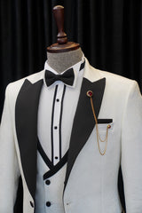 Stylish White Three-Piece Wedding Men’s Suits with Black Peaked Lapel