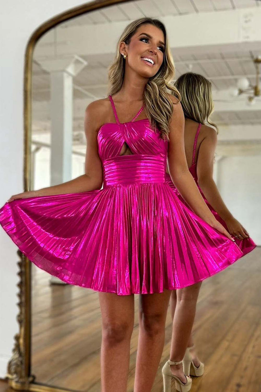Sweetheart Chest Cutout Spaghetti Straps Metallic Pleated Ruched Waist Open Back A-Line Homecoming Dress Mini