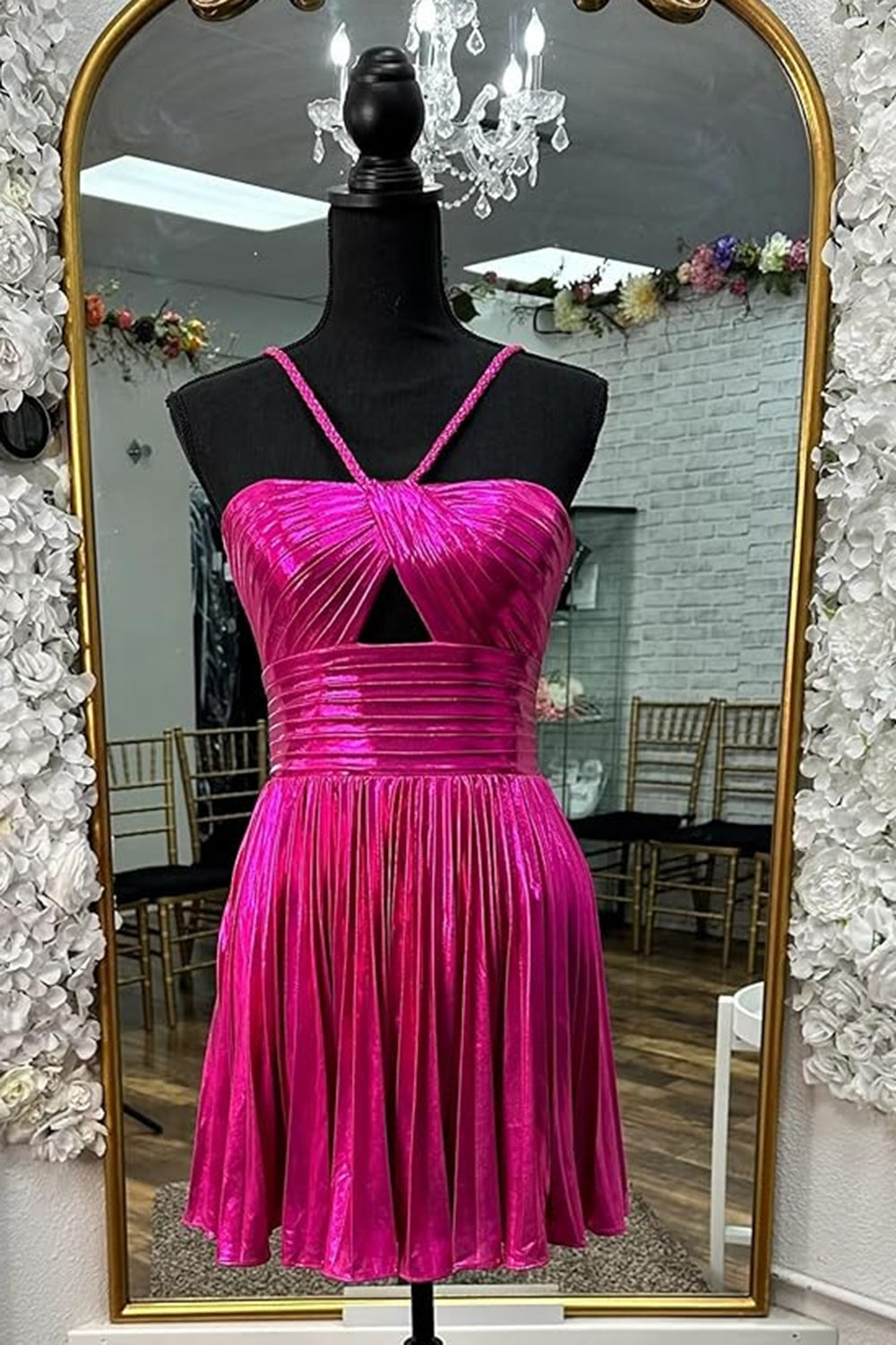 Sweetheart Chest Cutout Spaghetti Straps Metallic Pleated Ruched Waist Open Back A-Line Homecoming Dress Mini