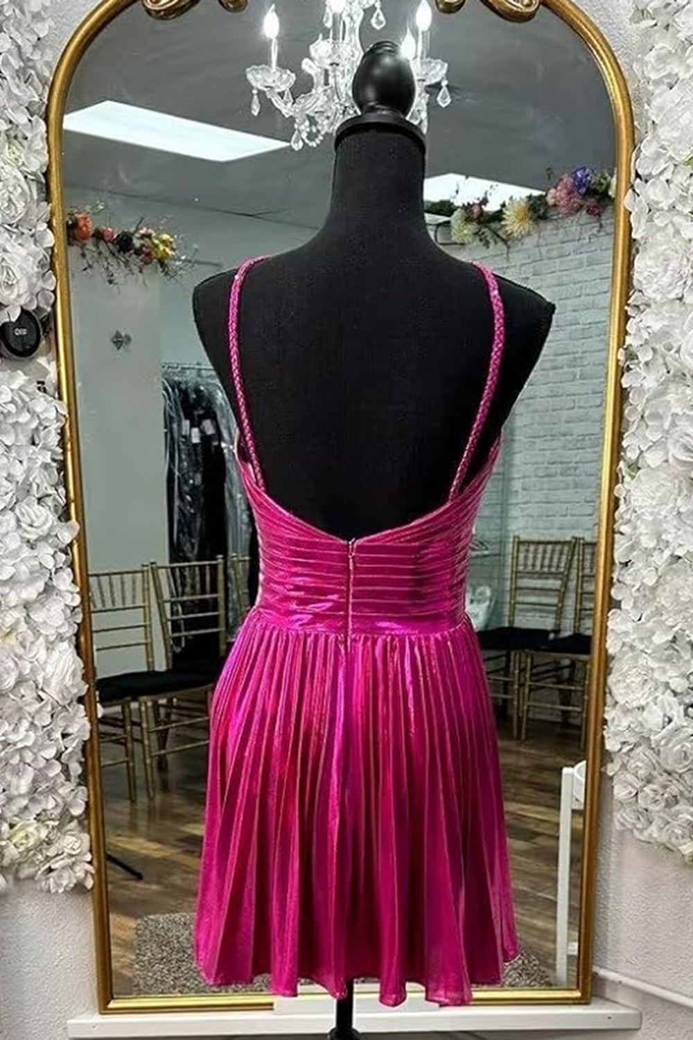 Sweetheart Chest Cutout Spaghetti Straps Metallic Pleated Ruched Waist Open Back A-Line Homecoming Dress Mini