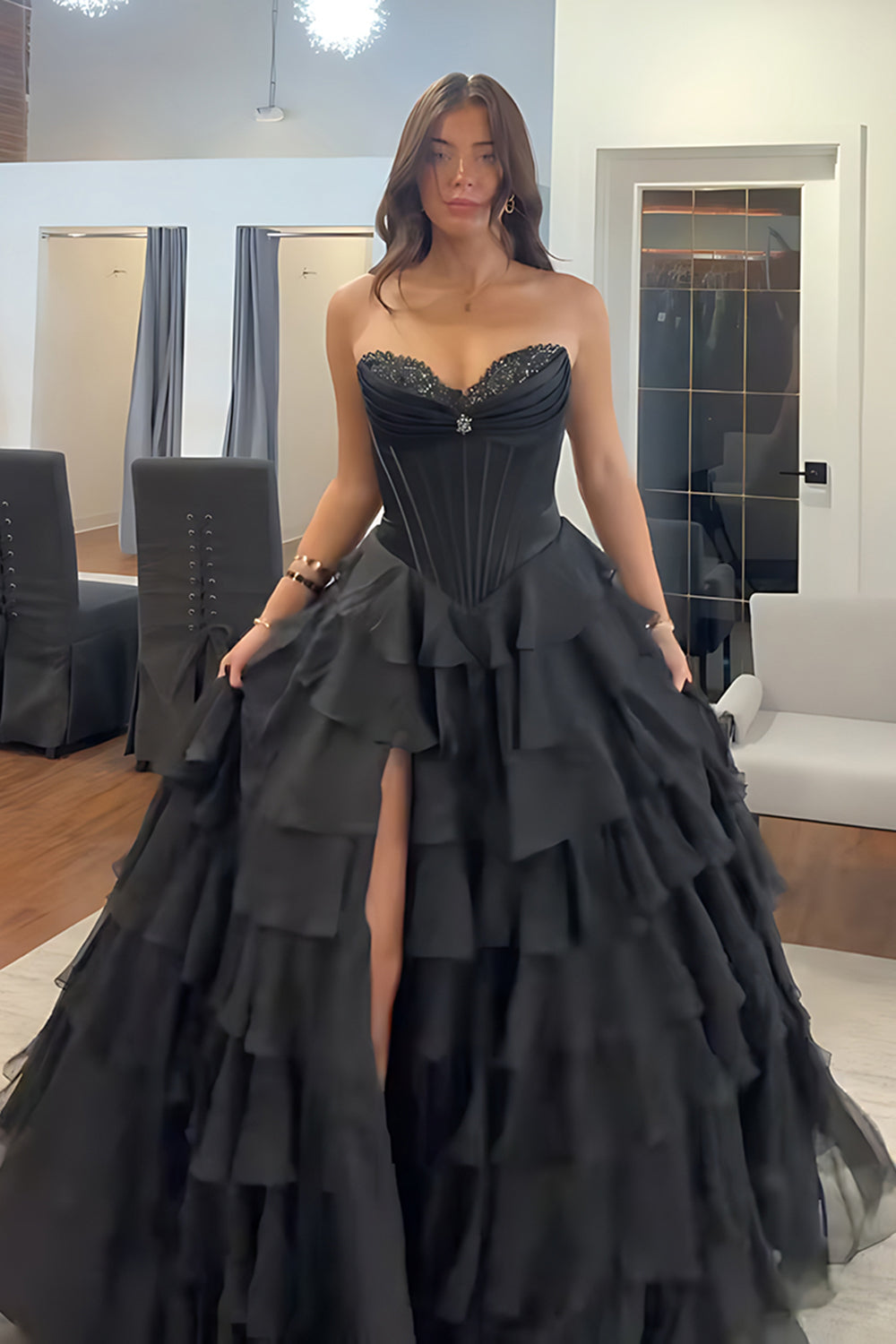 Sweetheart Lace Appliqué Corset Tiered Ruffle Tulle A-Line Prom Dress Side Slit Floor Length