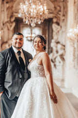 Sweetheart Luxury Ball Gown Stain Wedding Dress with Appliques