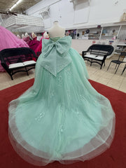 Sweetheart Off-the-Shoulder Floral Applique Bow Ball Gown Quinceanera Dress with Train