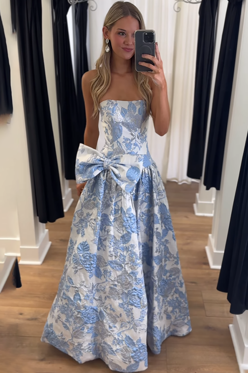 Sweetheart Sleeveless 3D Floral Bow Satin A-Line Prom Dress Floor Length