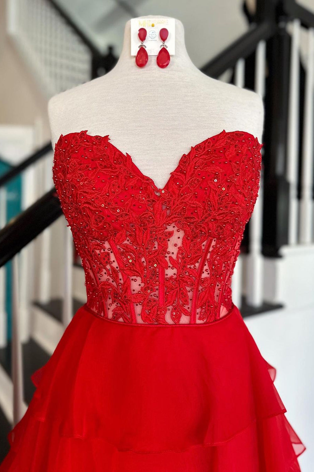 Sweetheart Sleeveless Applique Tiered Ruffle Chiffon A-Line Prom Dress Side Slit Lace-Up Back Floor Length