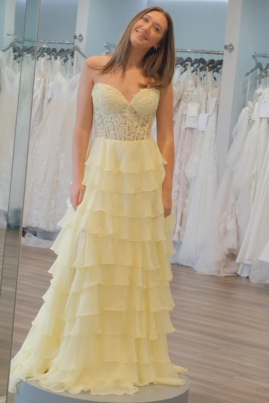 Sweetheart Sleeveless Applique Tiered Ruffle Chiffon A-Line Prom Dress Side Slit Lace-Up Back Floor Length